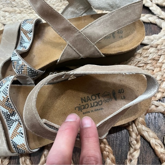 NAOT Krista Gwyneth Tan Leather Snake Rivets Embellished Sandals EU 40 US 8.5-9 - Picture 4 of 4